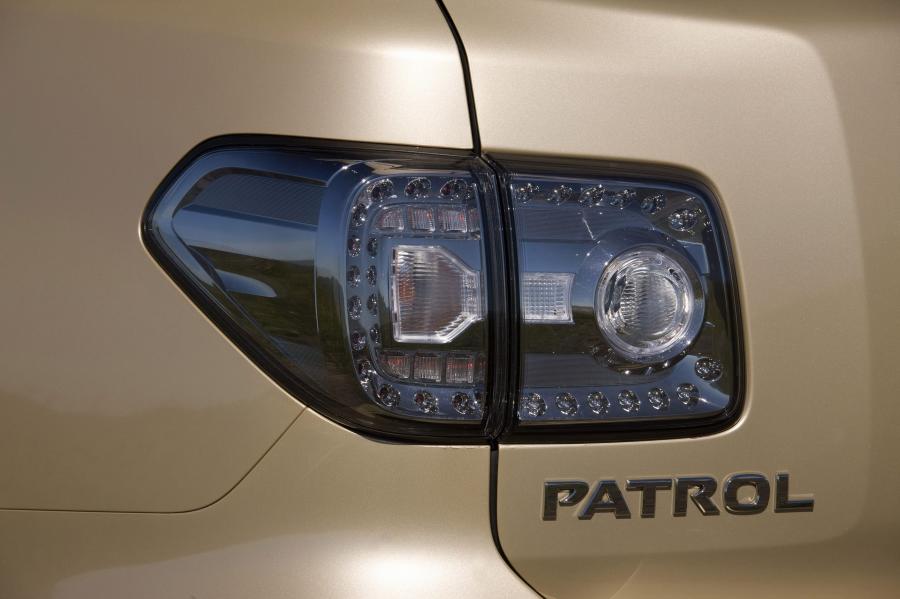  Nissan Patrol 2010 года  (фото 31 из 118)